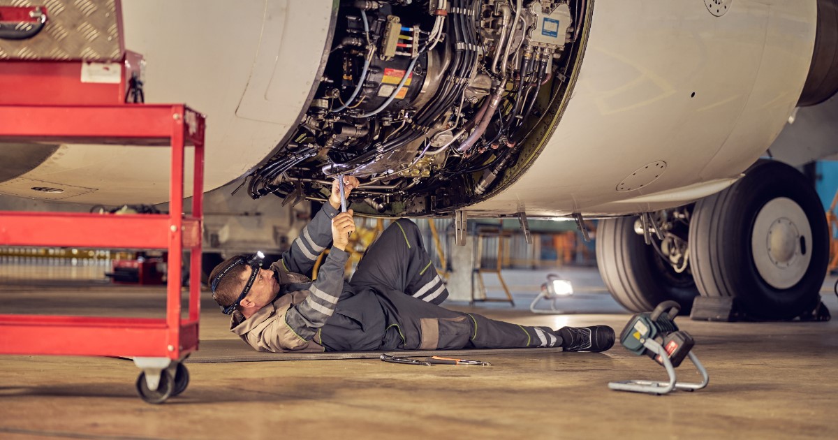 airplane mechanic